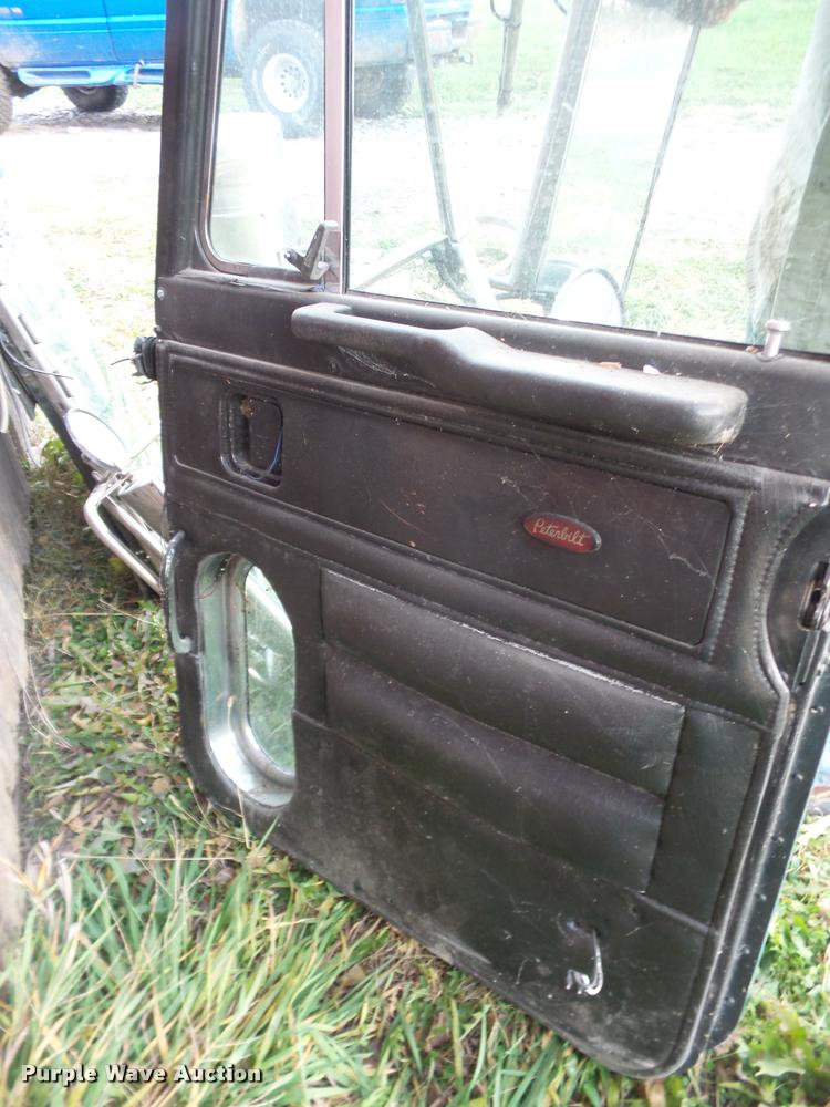 image for item BW9634 2000 Peterbilt 379 parts