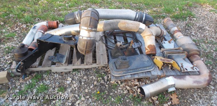 image for item BW9635 (2) air ride seats