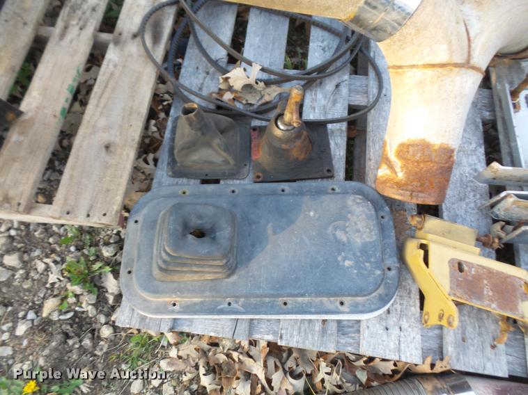 image for item BW9635 (2) air ride seats