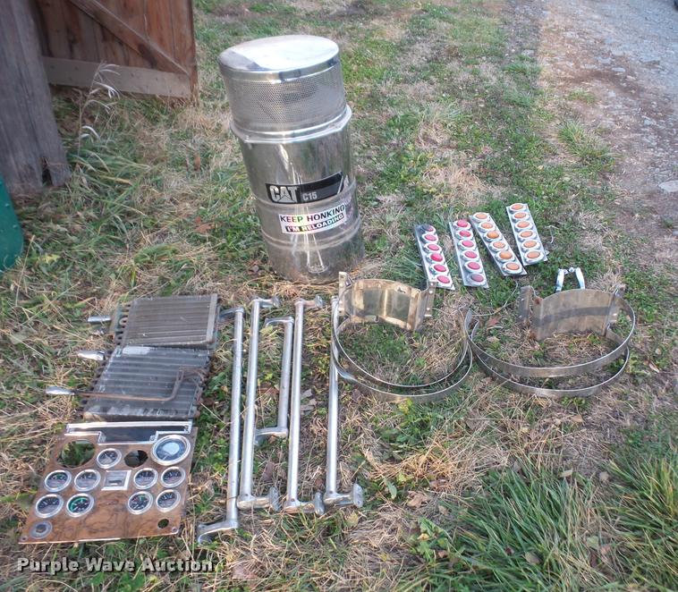 image for item BW9637 2000 Peterbilt 379 parts