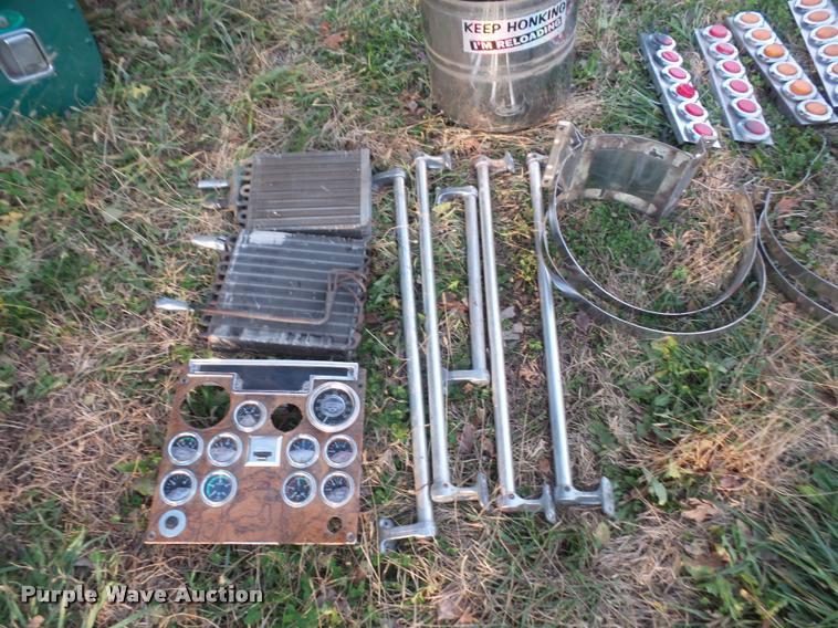 image for item BW9637 2000 Peterbilt 379 parts