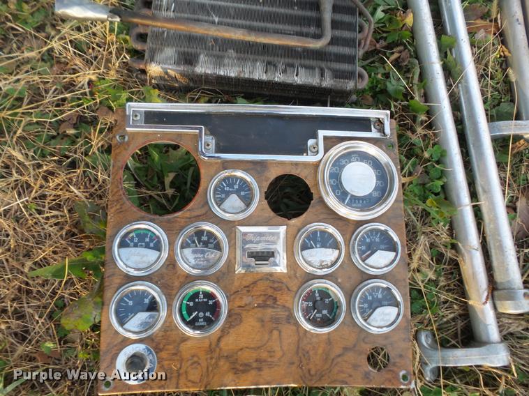 image for item BW9637 2000 Peterbilt 379 parts