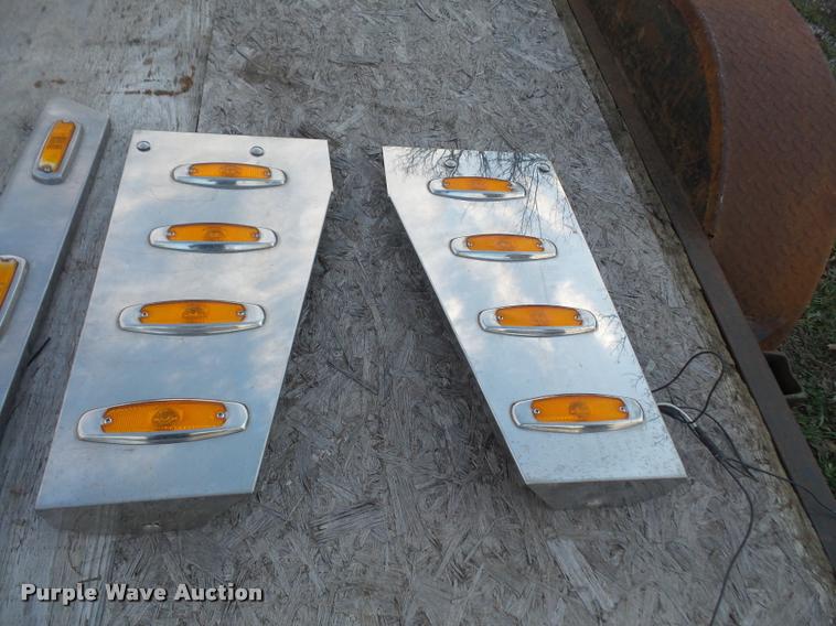 image for item BW9637 2000 Peterbilt 379 parts