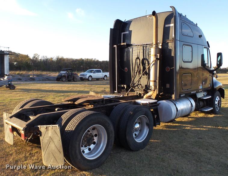 image for item BZ9240 2001 Kenworth T2000 semi truck