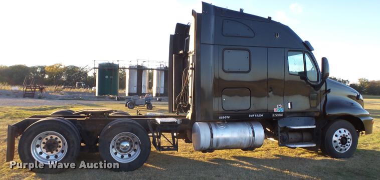 image for item BZ9240 2001 Kenworth T2000 semi truck