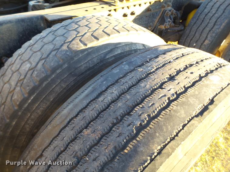 image for item BZ9240 2001 Kenworth T2000 semi truck