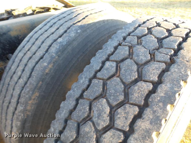 image for item BZ9240 2001 Kenworth T2000 semi truck