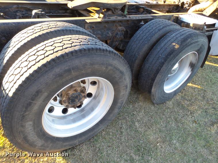 image for item BZ9240 2001 Kenworth T2000 semi truck