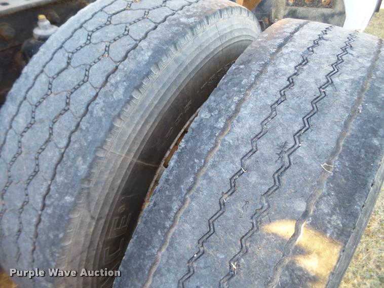 image for item BZ9240 2001 Kenworth T2000 semi truck