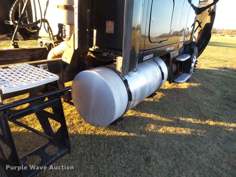 image for item BZ9240 2001 Kenworth T2000 semi truck