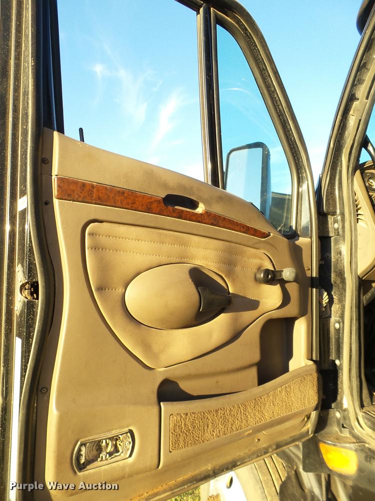 image for item BZ9240 2001 Kenworth T2000 semi truck