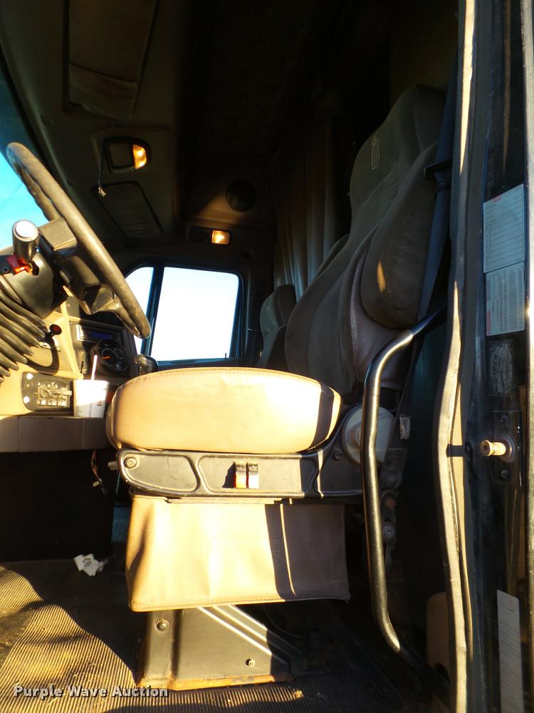 image for item BZ9240 2001 Kenworth T2000 semi truck