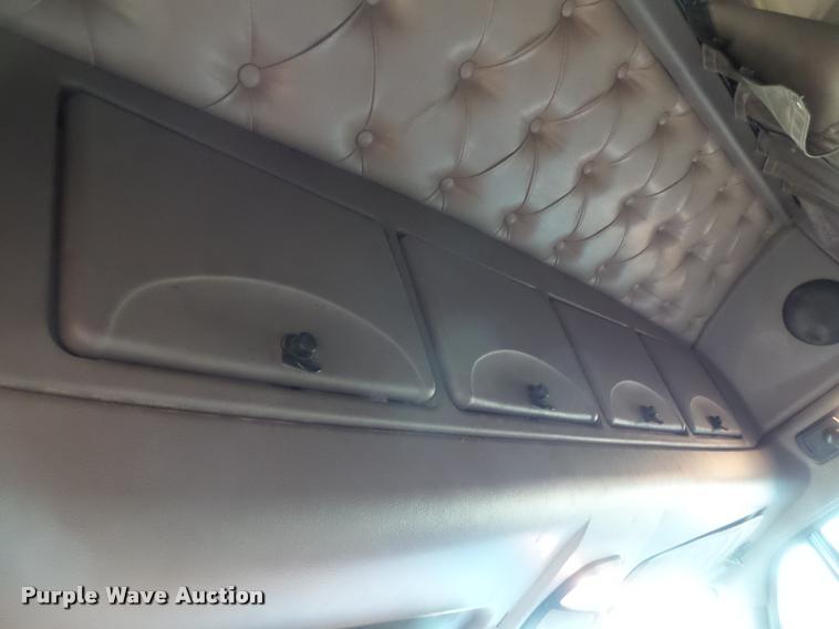 image for item BZ9240 2001 Kenworth T2000 semi truck