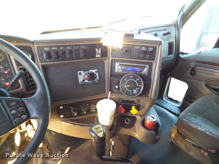 image for item BZ9240 2001 Kenworth T2000 semi truck