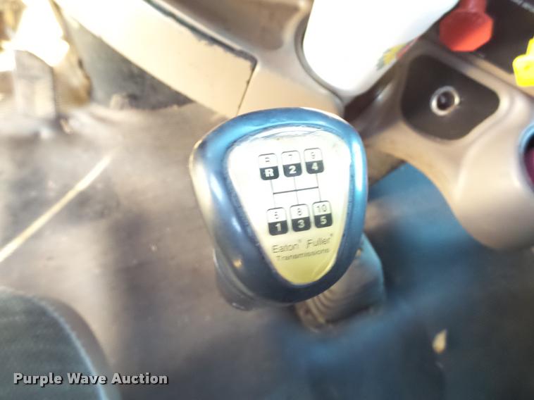 image for item BZ9240 2001 Kenworth T2000 semi truck