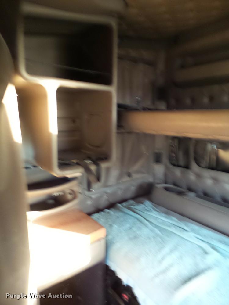 image for item BZ9240 2001 Kenworth T2000 semi truck