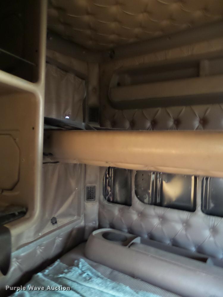 image for item BZ9240 2001 Kenworth T2000 semi truck