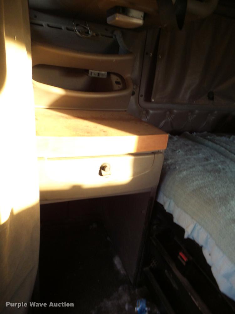 image for item BZ9240 2001 Kenworth T2000 semi truck