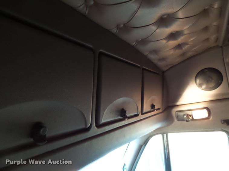 image for item BZ9240 2001 Kenworth T2000 semi truck