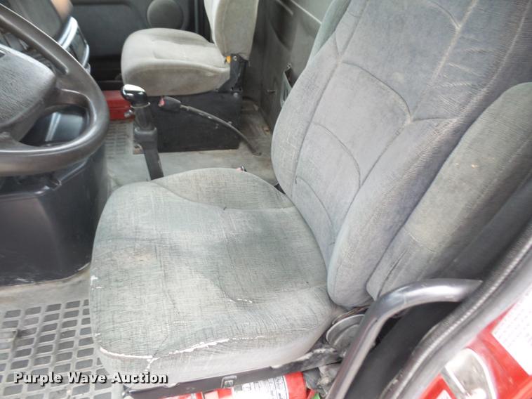 image for item DA3823 2003 Volvo VNM semi truck