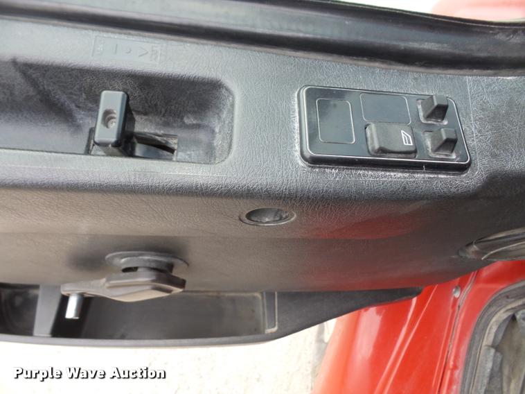 image for item DA3823 2003 Volvo VNM semi truck