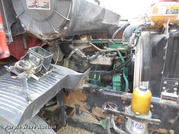 image for item DA3823 2003 Volvo VNM semi truck