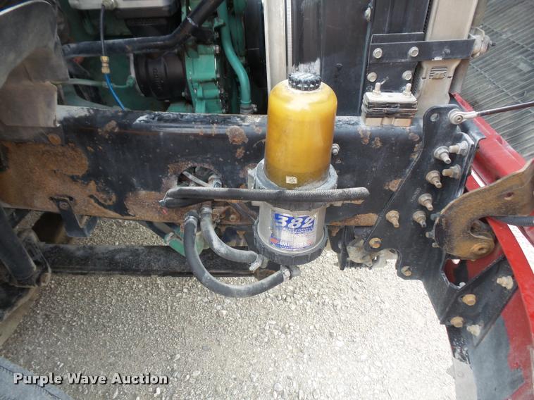 image for item DA3823 2003 Volvo VNM semi truck