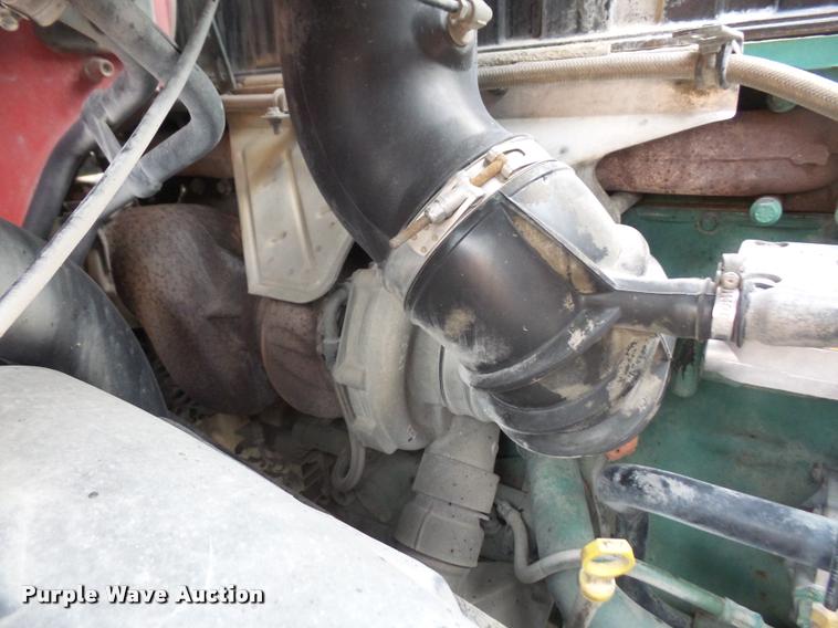 image for item DA3823 2003 Volvo VNM semi truck