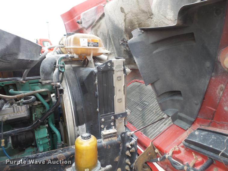 image for item DA3823 2003 Volvo VNM semi truck