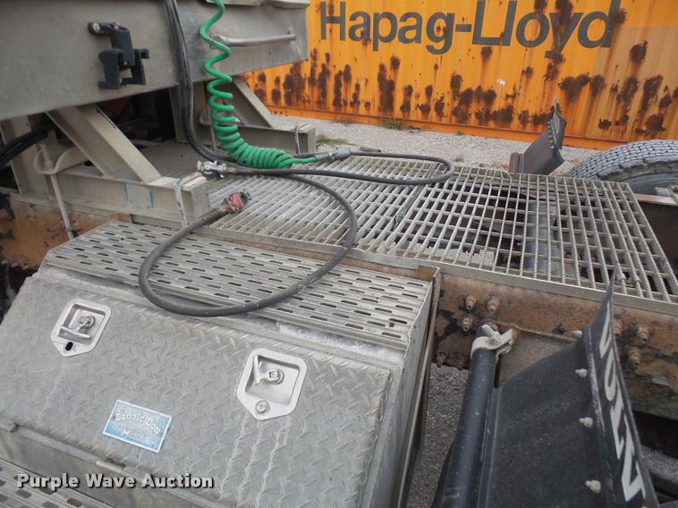 image for item DA3823 2003 Volvo VNM semi truck