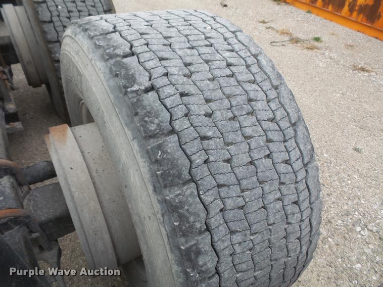 image for item DA3823 2003 Volvo VNM semi truck