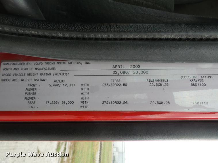 image for item DA3823 2003 Volvo VNM semi truck