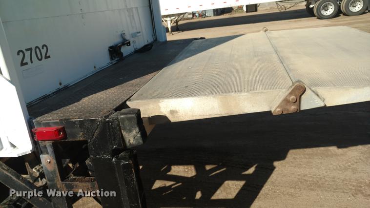 image for item DA4407 1994 Fruehauf dry van trailer