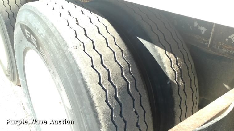 image for item DA4407 1994 Fruehauf dry van trailer