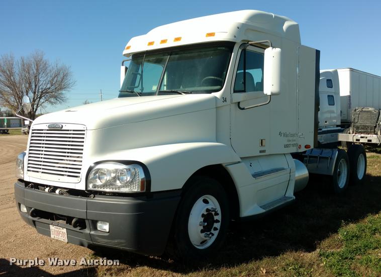 image for item DA4410 2004 Freightliner Century semi truck