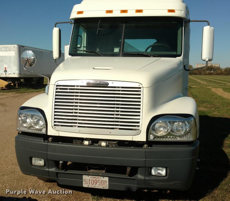 image for item DA4410 2004 Freightliner Century semi truck