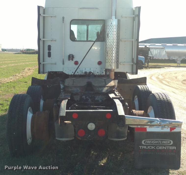 image for item DA4410 2004 Freightliner Century semi truck