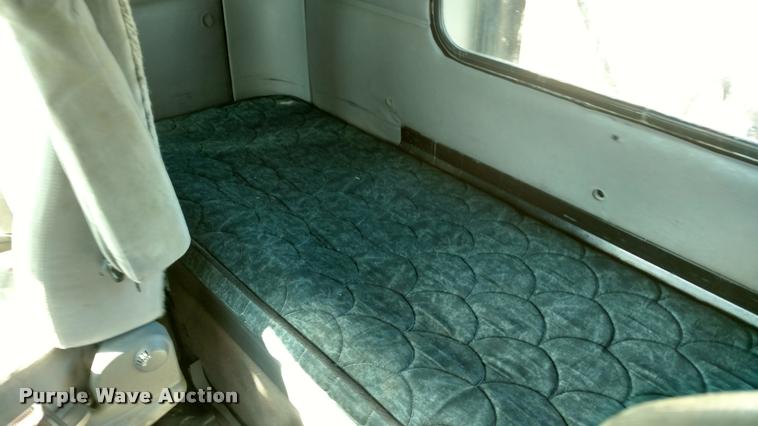 image for item DA4410 2004 Freightliner Century semi truck