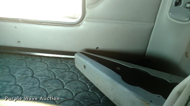 image for item DA4410 2004 Freightliner Century semi truck