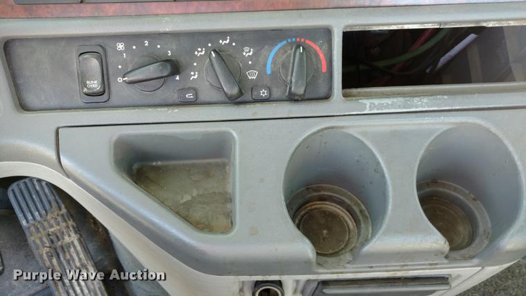 image for item DA4410 2004 Freightliner Century semi truck