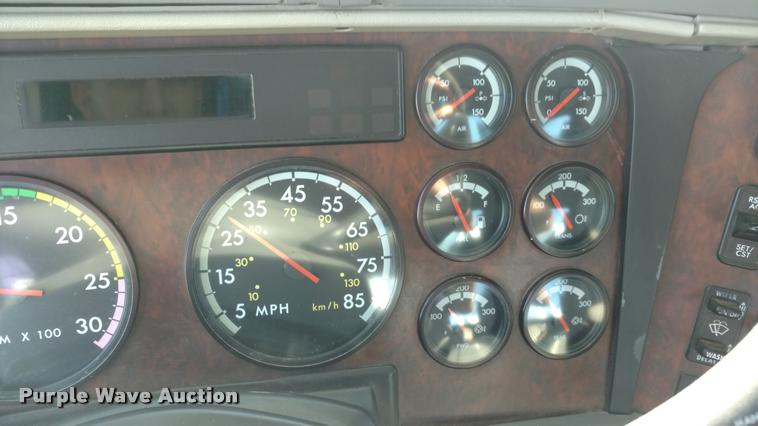 image for item DA4410 2004 Freightliner Century semi truck