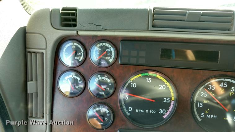 image for item DA4410 2004 Freightliner Century semi truck