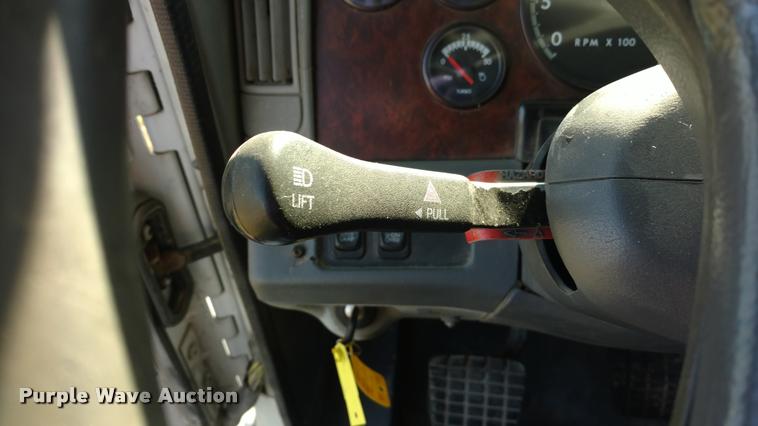 image for item DA4410 2004 Freightliner Century semi truck