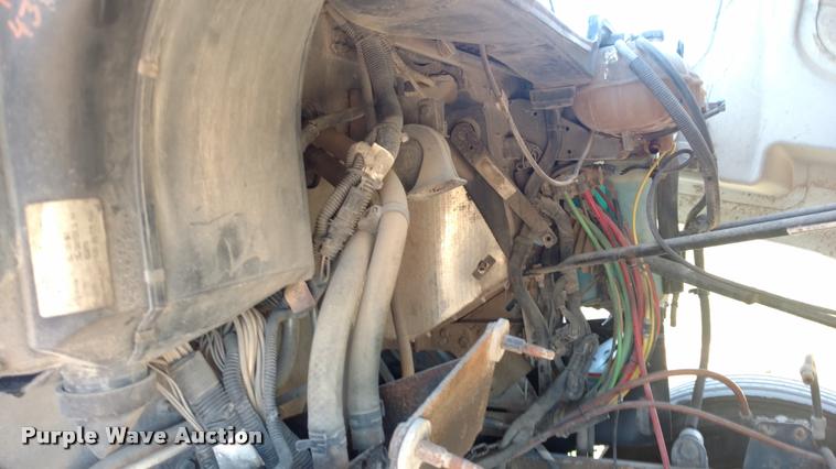 image for item DA4410 2004 Freightliner Century semi truck