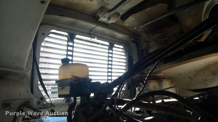 image for item DA4410 2004 Freightliner Century semi truck