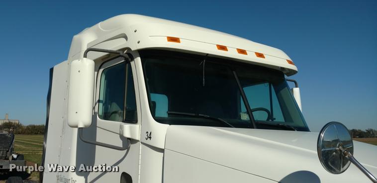 image for item DA4410 2004 Freightliner Century semi truck