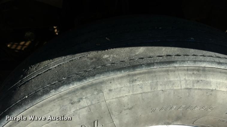 image for item DA4410 2004 Freightliner Century semi truck