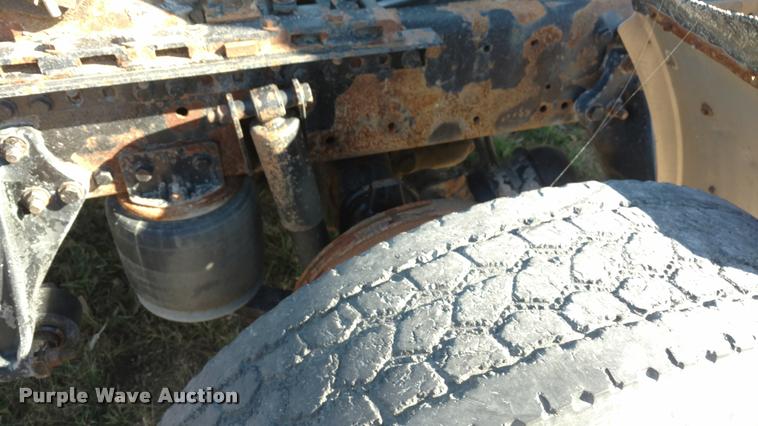 image for item DA4410 2004 Freightliner Century semi truck