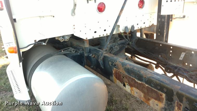 image for item DA4410 2004 Freightliner Century semi truck