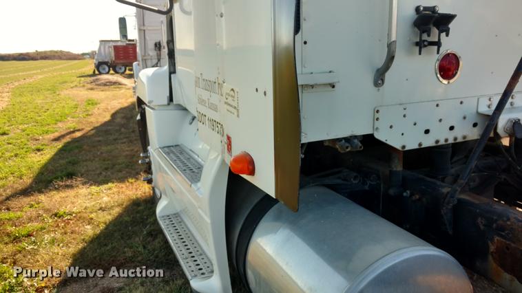 image for item DA4410 2004 Freightliner Century semi truck